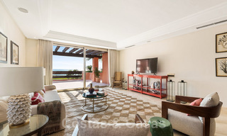 Appartements et penthouses de luxe à vendre en première ligne de plage à Marbella 33879 