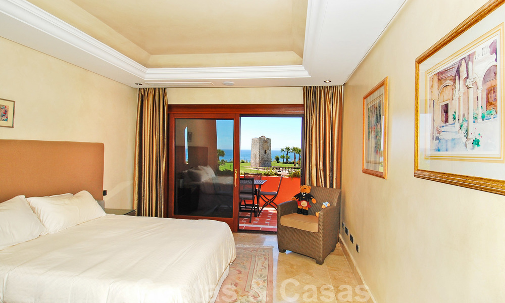 Appartement penthouse exclusif en première ligne de plage à vendre, New Golden Mile, entre Marbella et Estepona 23205