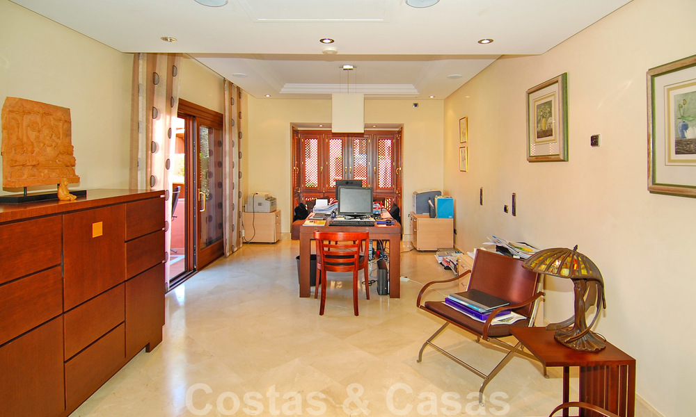Appartement penthouse exclusif en première ligne de plage à vendre, New Golden Mile, entre Marbella et Estepona 23211