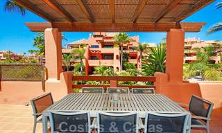 Appartement penthouse exclusif en première ligne de plage à vendre, New Golden Mile, entre Marbella et Estepona 23212 