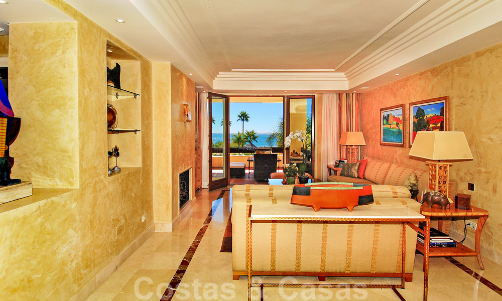 Appartements de premier étage de luxe à vendre dans un complexe en première ligne de plage, nouvelle Mille d' Or, Marbella - Estepona 26957
