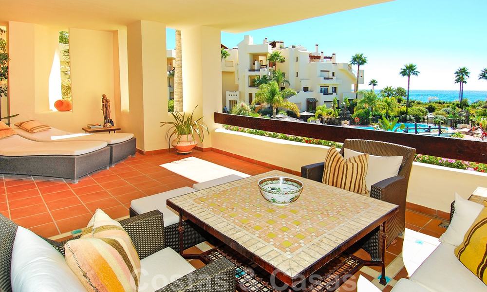 Appartements de premier étage de luxe à vendre dans un complexe en première ligne de plage, nouvelle Mille d' Or, Marbella - Estepona 26967