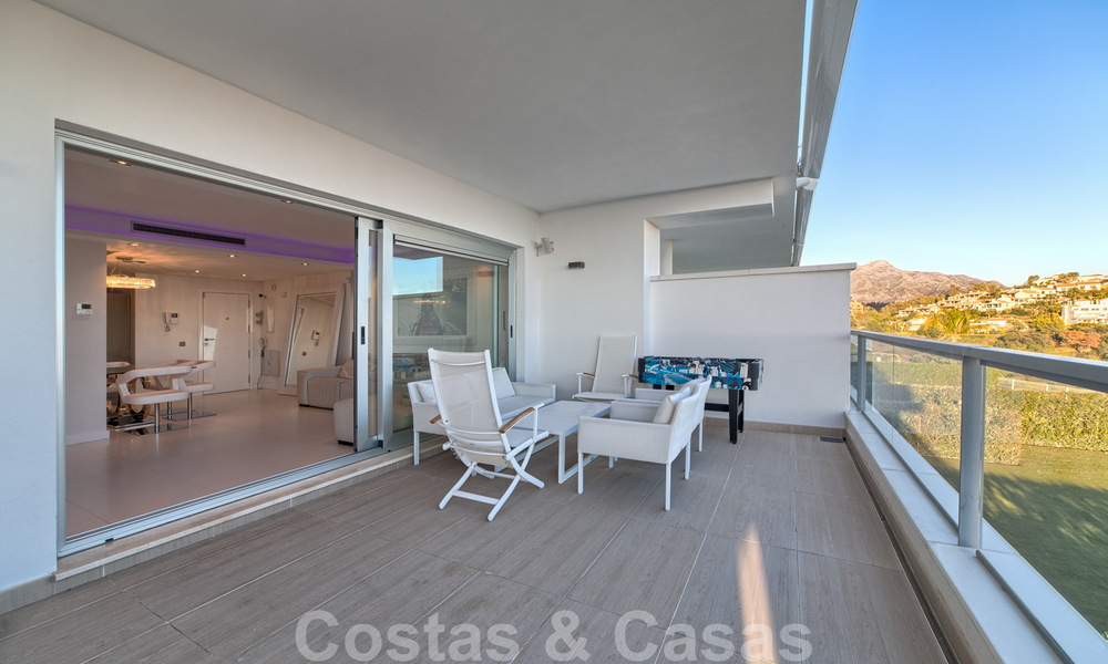 Prêt à emménager! Appartements de golf contemporains et de luxe à vendre à Marbella - Benahavis avec vue sur mer 30593