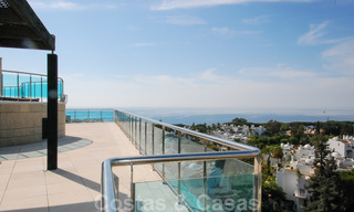 Penthouse unique de luxe, de style contemporain à vendre, près de la mer sur la Mille d' Or et près du centre de Marbella 22401 