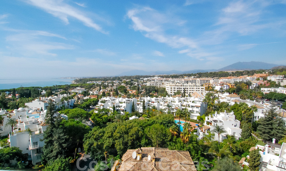 Penthouse unique de luxe, de style contemporain à vendre, près de la mer sur la Mille d' Or et près du centre de Marbella 22403