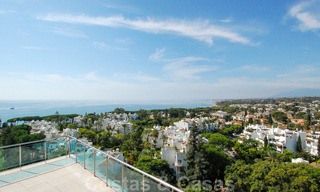 Penthouse unique de luxe, de style contemporain à vendre, près de la mer sur la Mille d' Or et près du centre de Marbella 22404 