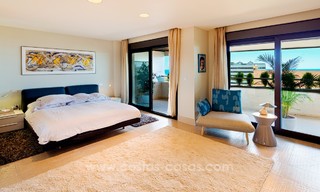 Penthouse unique de luxe, de style contemporain à vendre, près de la mer sur la Mille d' Or et près du centre de Marbella 22413 