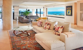 Penthouse unique de luxe, de style contemporain à vendre, près de la mer sur la Mille d' Or et près du centre de Marbella 22415 