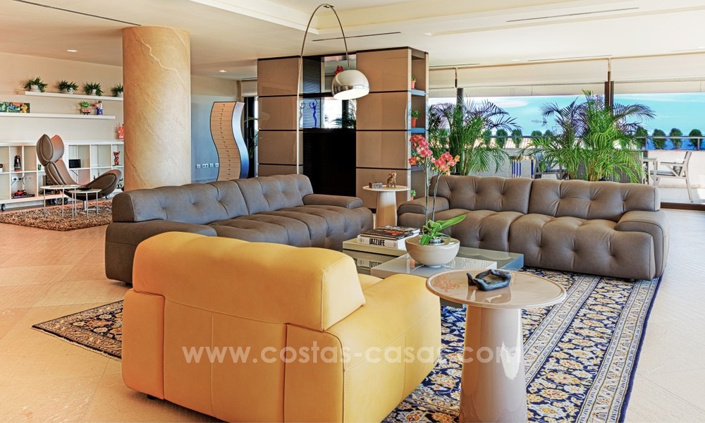 Penthouse unique de luxe, de style contemporain à vendre, près de la mer sur la Mille d' Or et près du centre de Marbella 22416