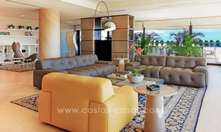 Penthouse unique de luxe, de style contemporain à vendre, près de la mer sur la Mille d' Or et près du centre de Marbella 22416 