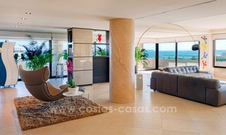 Penthouse unique de luxe, de style contemporain à vendre, près de la mer sur la Mille d' Or et près du centre de Marbella 22420 