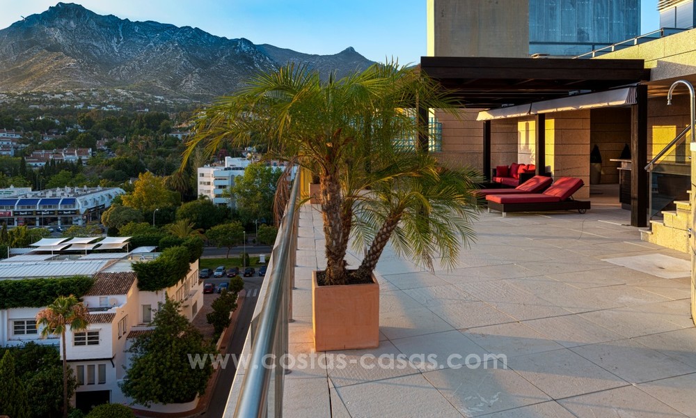 Penthouse unique de luxe, de style contemporain à vendre, près de la mer sur la Mille d' Or et près du centre de Marbella 22433