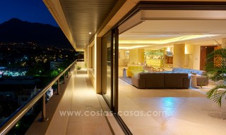 Penthouse unique de luxe, de style contemporain à vendre, près de la mer sur la Mille d' Or et près du centre de Marbella 22438 