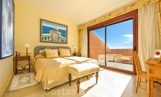 Appartements de luxe à vendre près de la plage dans un complexe prestigieux, juste à l'est de la ville de Marbella 22950 