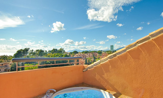Appartements de luxe à vendre près de la plage dans un complexe prestigieux, juste à l'est de la ville de Marbella 22951 