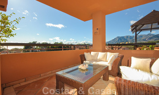 Appartements de luxe à vendre près de la plage dans un complexe prestigieux, juste à l'est de la ville de Marbella 22956 