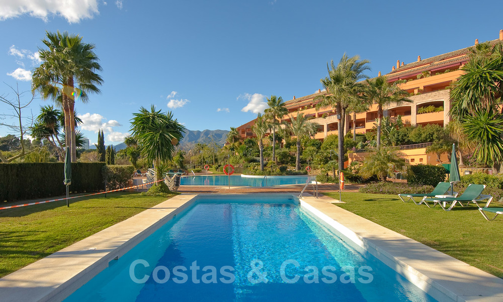 Appartements de luxe à vendre près de la plage dans un complexe prestigieux, juste à l'est de la ville de Marbella 22961