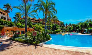 Appartements de luxe à vendre près de la plage dans un complexe prestigieux, juste à l'est de la ville de Marbella 22985 