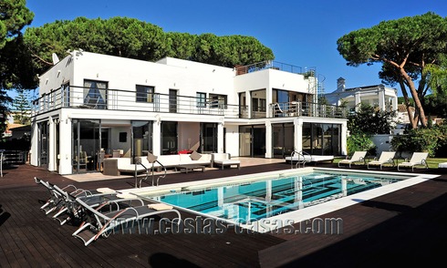Villa moderne contemporaine en première ligne de plage à vendre à Marbella 5413