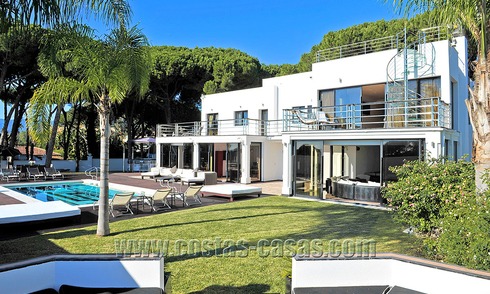 Villa moderne contemporaine en première ligne de plage à vendre à Marbella 5416