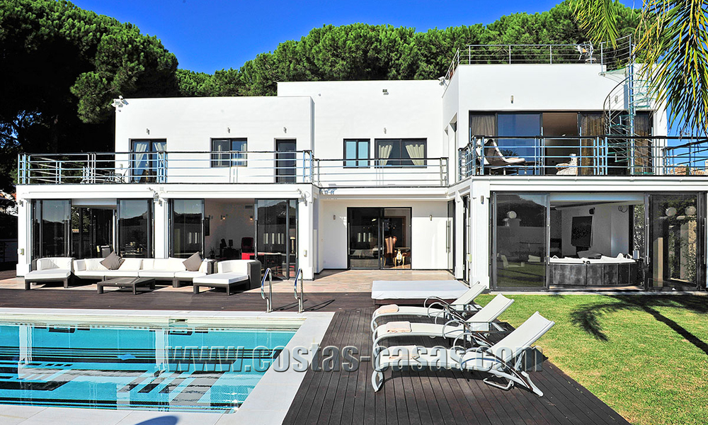 Villa moderne contemporaine en première ligne de plage à vendre à Marbella 5417