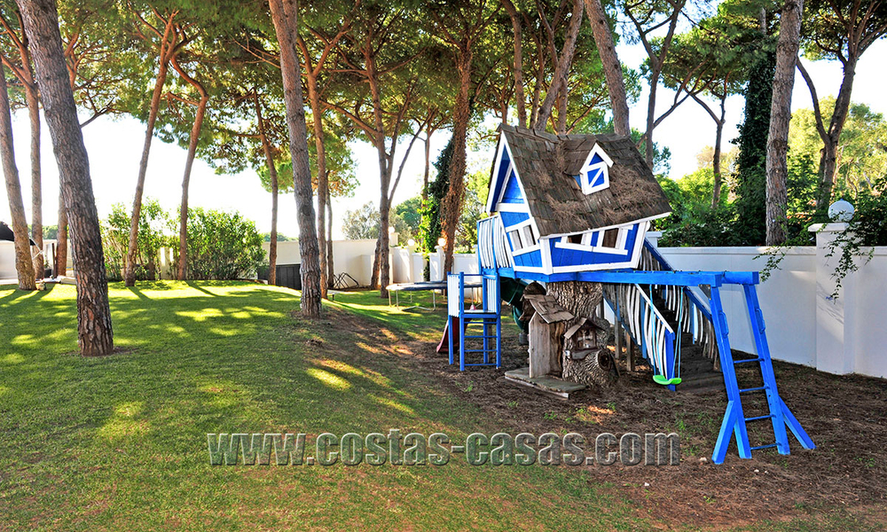 Villa moderne contemporaine en première ligne de plage à vendre à Marbella 5419