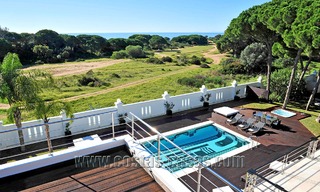 Villa moderne contemporaine en première ligne de plage à vendre à Marbella 5422 