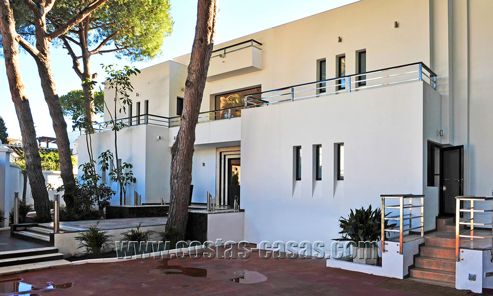 Villa moderne contemporaine en première ligne de plage à vendre à Marbella 5425