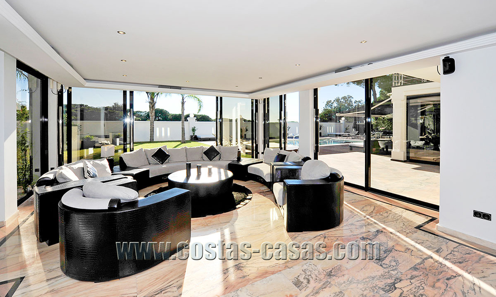 Villa moderne contemporaine en première ligne de plage à vendre à Marbella 5427