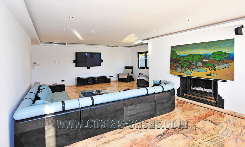 Villa moderne contemporaine en première ligne de plage à vendre à Marbella 5428