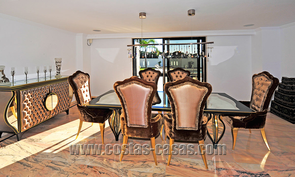 Villa moderne contemporaine en première ligne de plage à vendre à Marbella 5431