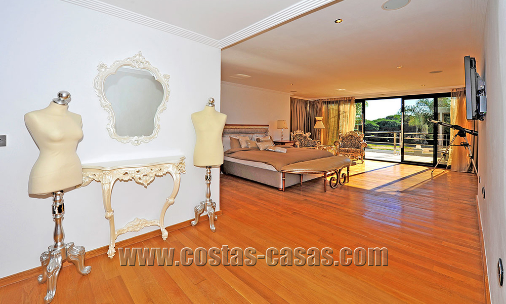 Villa moderne contemporaine en première ligne de plage à vendre à Marbella 5435