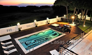 Villa moderne contemporaine en première ligne de plage à vendre à Marbella 5459 