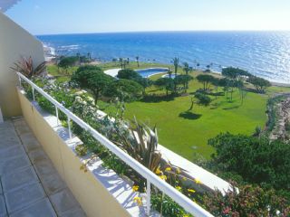 Appartements et penthouse en première ligne de plage à Cabopino Marbella